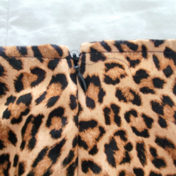 Satin-like, Leopard Print, Pencil Skirt - Picture 4 of 5